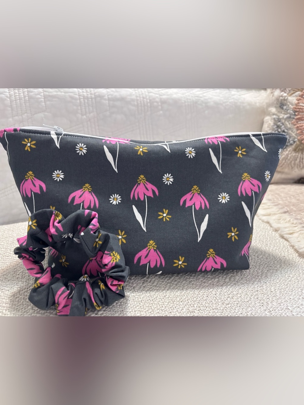 NWT Pouch & Scrunchie Set charcoal grey and pink floral lined zipper top